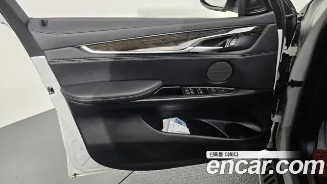 BMW X6 2018 — ფოტო 23/37