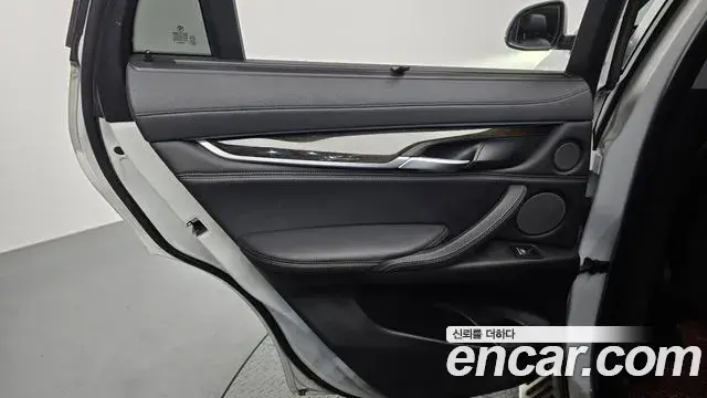BMW X6 2018 — ფოტო 27/37
