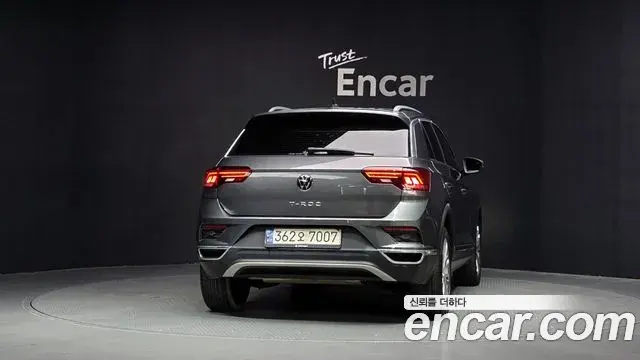 Volkswagen T-Roc 2021 — Şəkil 27/32
