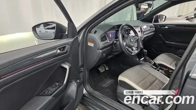 Volkswagen T-Roc 2021 — Şəkil 25/32