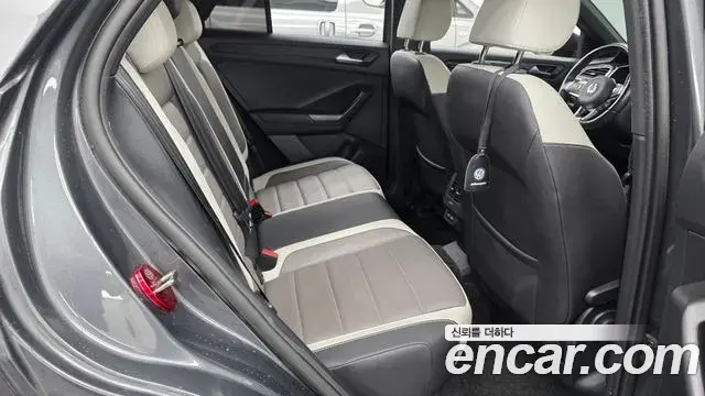 Volkswagen T-Roc 2021 — Şəkil 23/32
