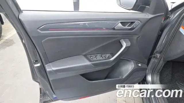 Volkswagen T-Roc 2021 — Şəkil 31/32