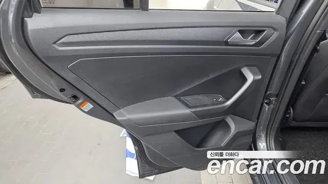 Volkswagen T-Roc 2021 — Şəkil 13/32