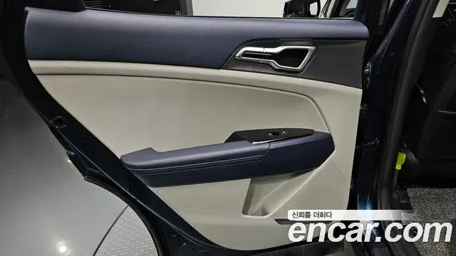 Kia Sportage 2024 — ფოტო 8/31