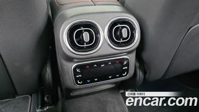 Mercedes-Benz GLC-Class 2025 — Photo 17/20