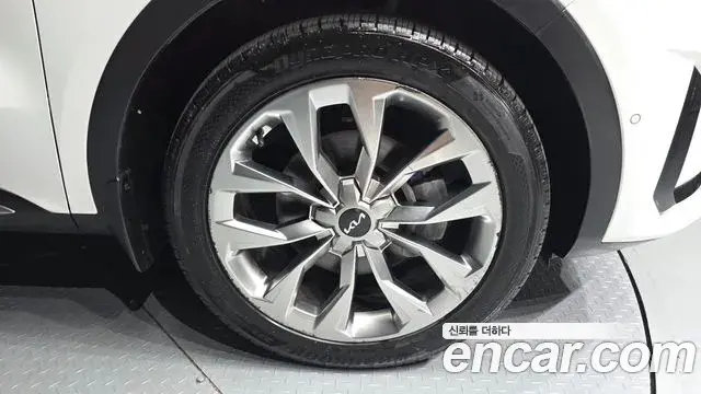 Kia Sorento 2022 — ფოტო 16/30