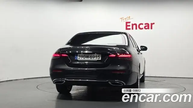 Mercedes-Benz E-Class 2023 — Şəkil 19/20