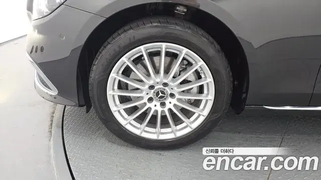 Mercedes-Benz E-Class 2023 — Şəkil 13/20