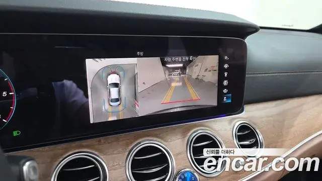 Mercedes-Benz E-Class 2023 — Şəkil 10/20