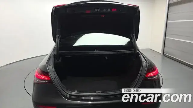 Mercedes-Benz E-Class 2023 — Şəkil 9/20