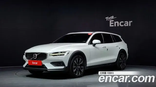 Volvo V60 Cross Country 2023 — Фото 1/20