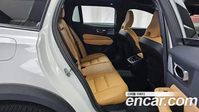 Volvo V60 Cross Country 2023 — Фото 12/20