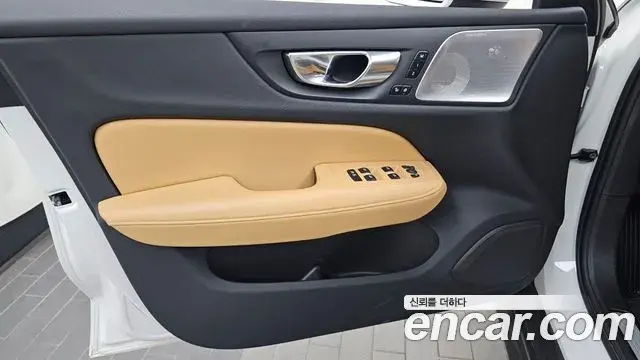 Volvo V60 Cross Country 2023 — Photo 7/34