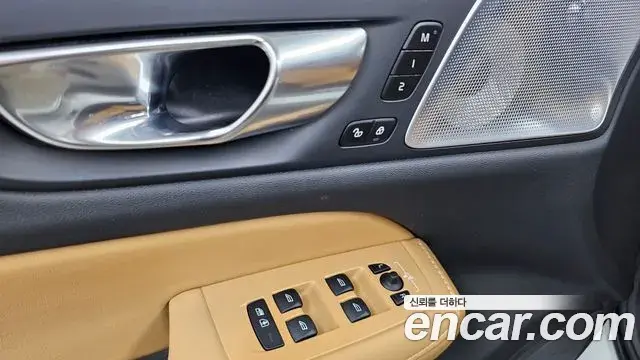 Volvo V60 Cross Country 2023 — Photo 9/34
