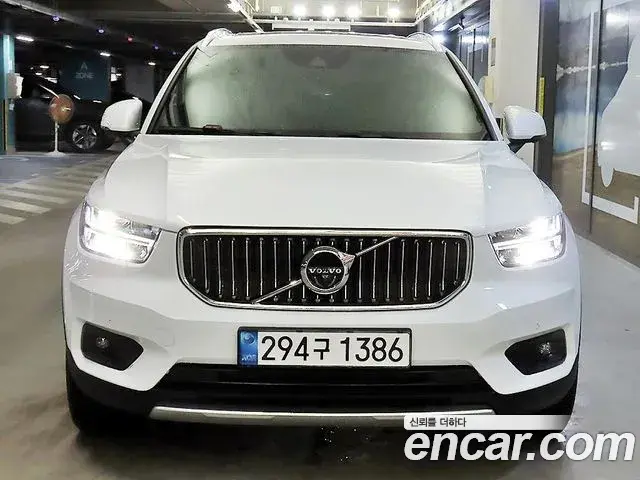 Volvo XC40 2022 — Photo 9/20