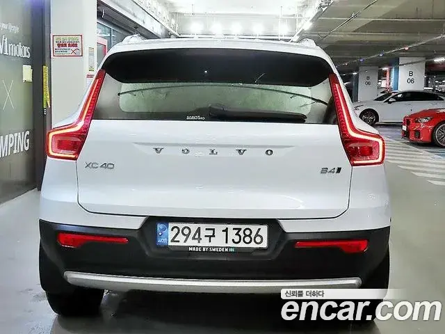Volvo XC40 2022 — Photo 6/20