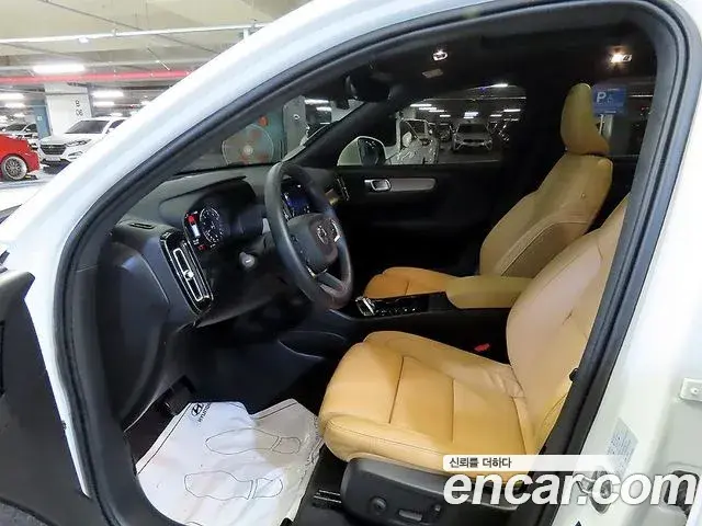Volvo XC40 2022 — Photo 5/20
