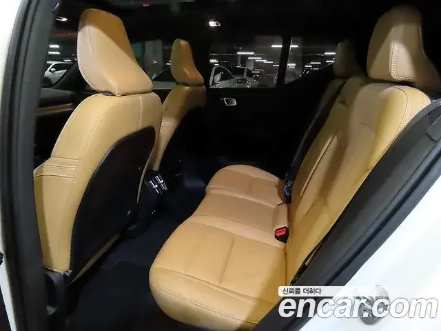 Volvo XC40 2022 — Photo 4/20