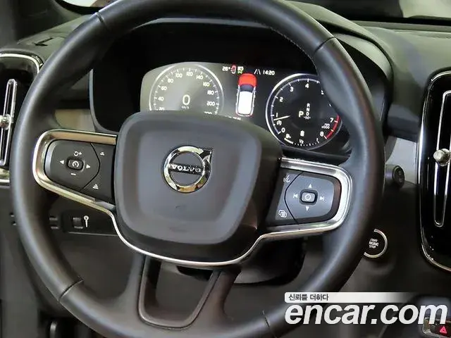 Volvo XC40 2022 — Photo 14/20