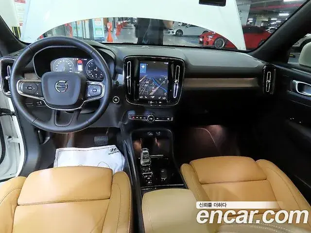 Volvo XC40 2022 — Photo 10/20