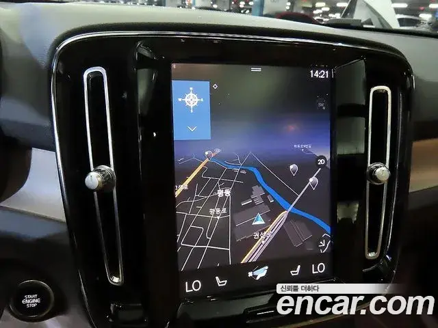 Volvo XC40 2022 — Photo 15/20