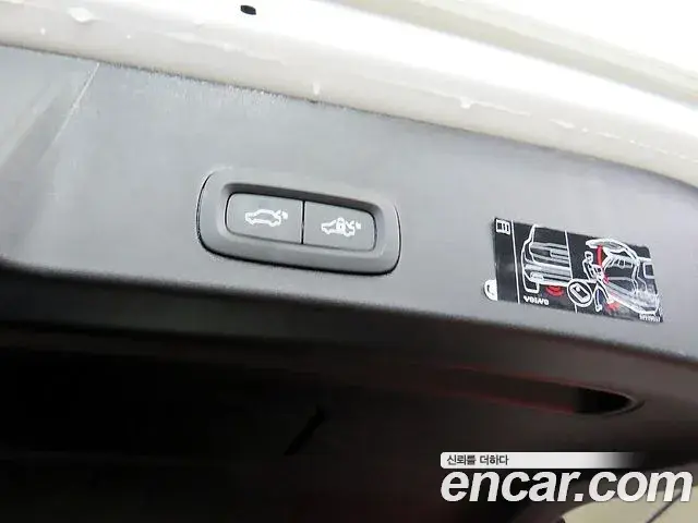 Volvo XC40 2022 — Photo 3/20