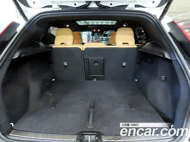 Volvo XC40 2022 — Photo 2/20