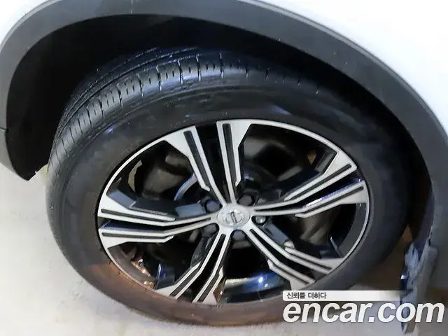 Volvo XC40 2022 — Photo 16/20