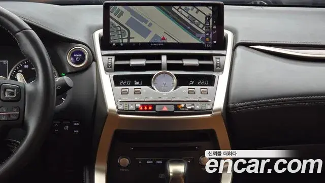 Lexus NX300h 2021 — Photo 36/38