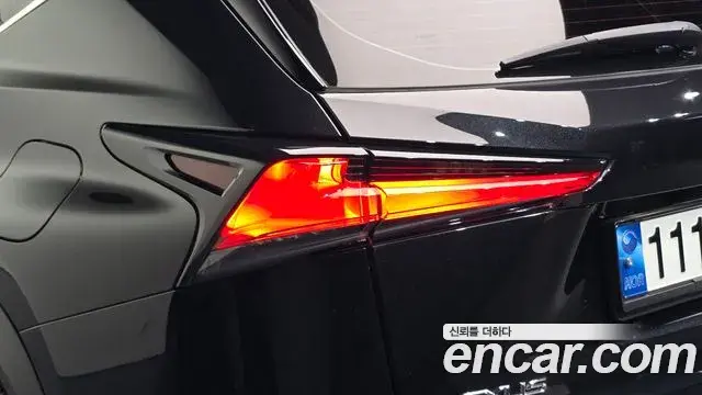 Lexus NX300h 2021 — Photo 25/38