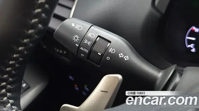 Lexus NX300h 2021 — Photo 28/38