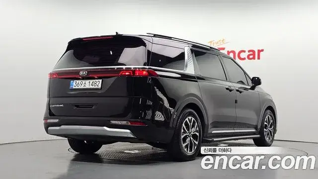 Kia Carnival 2020 — ფოტო 23/36