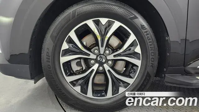 Kia Carnival 2020 — ფოტო 21/36