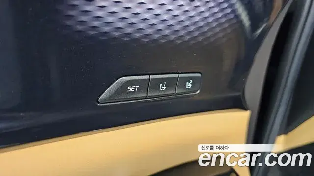 Kia Carnival 2020 — ფოტო 10/36