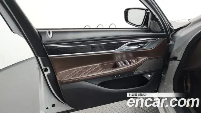 BMW 7 Series 2021 — Photo 19/36