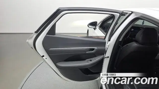 Hyundai Sonata Hybrid 2022 — Şəkil 31/38