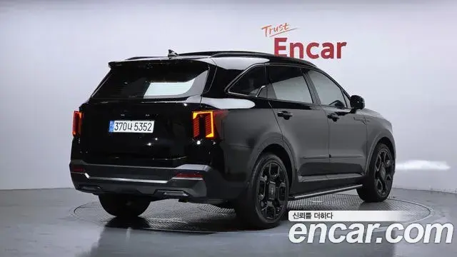 Kia Sorento 2023 — Фото 2/20