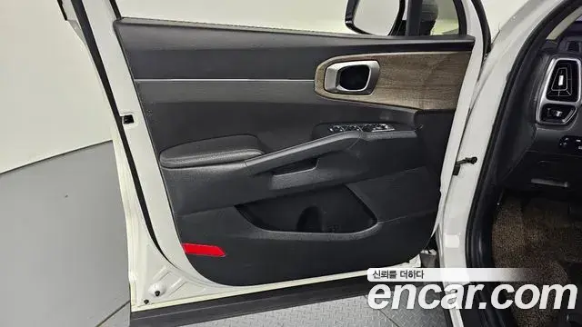 Kia Sorento 2022 — Şəkil 17/34