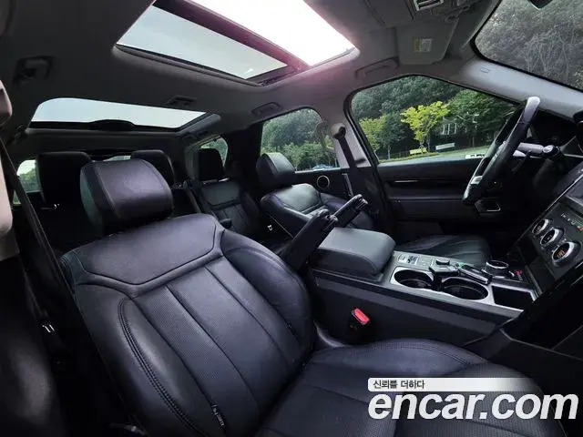Land Rover Discovery 5 2019 — ფოტო 18/20