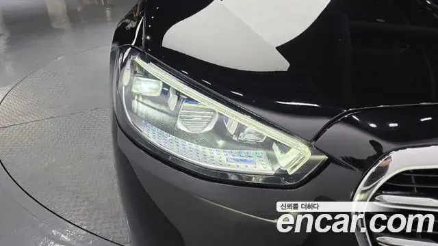 Mercedes-Benz S-Class 2021 — Photo 19/38