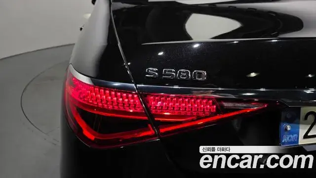 Mercedes-Benz S-Class 2021 — Photo 8/38
