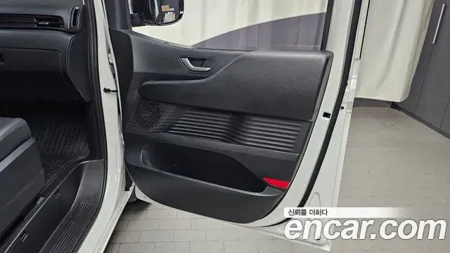 Hyundai Staria 2022 — Photo 12/35