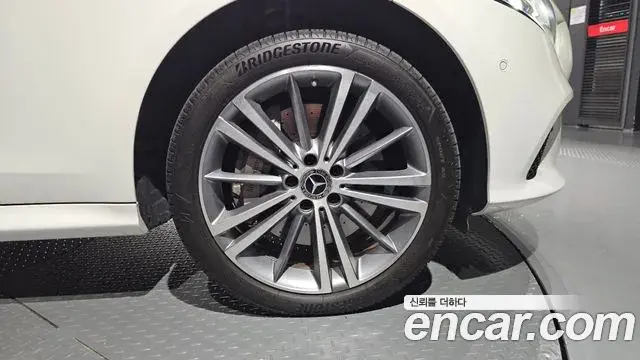 Mercedes-Benz CLS-Class 2019 — Photo 8/35
