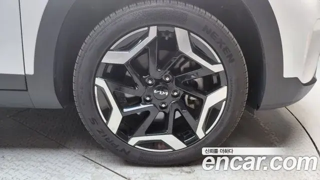 Kia Seltos 2023 — Şəkil 29/30