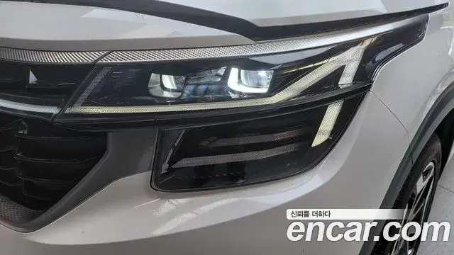 Kia Seltos 2023 — Şəkil 26/30