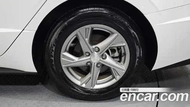 Hyundai Sonata Hybrid 2022 — Şəkil 17/31