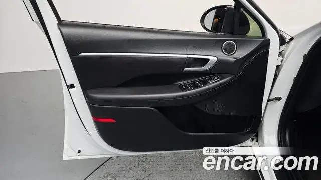 Hyundai Sonata Hybrid 2022 — Şəkil 10/31