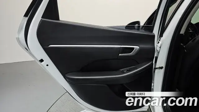 Hyundai Sonata Hybrid 2022 — Şəkil 12/31