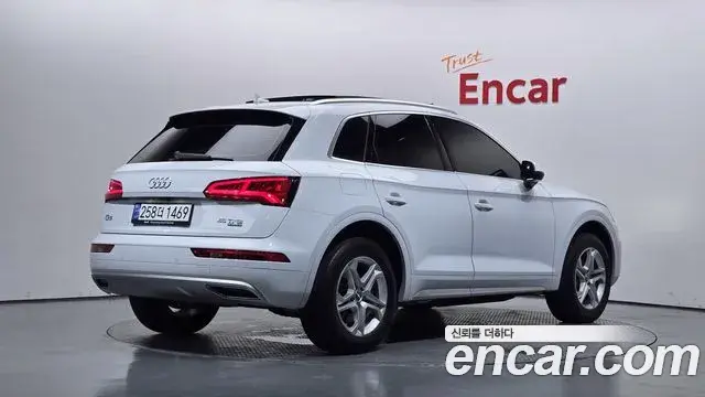 Audi Q5 2020 — Фото 2/20