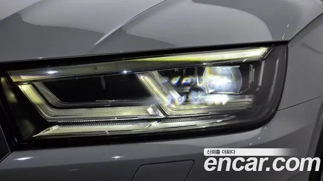 Audi Q5 2020 — Şəkil 28/33